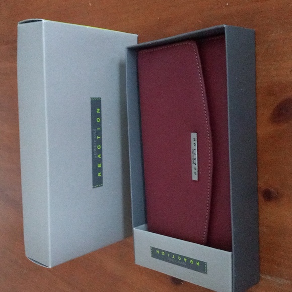 Kenneth Cole Reaction Burgundy Wallet - Picture 4 of 5